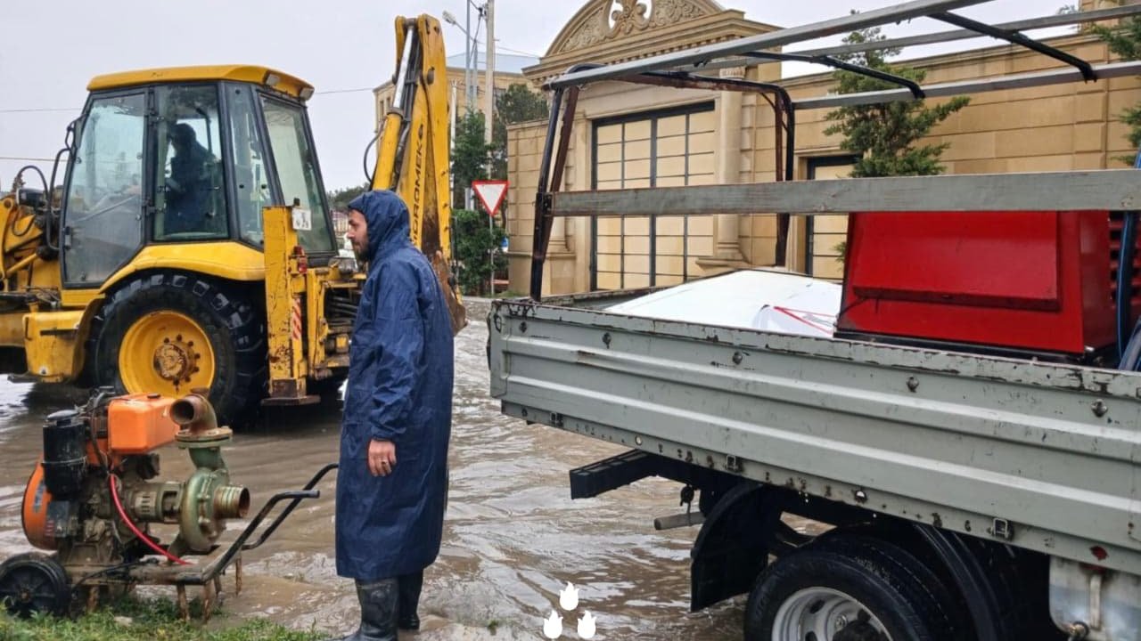 Bakıda yağış səbəbindən təxliyə edilənlər hotellərə yerləşdirildi