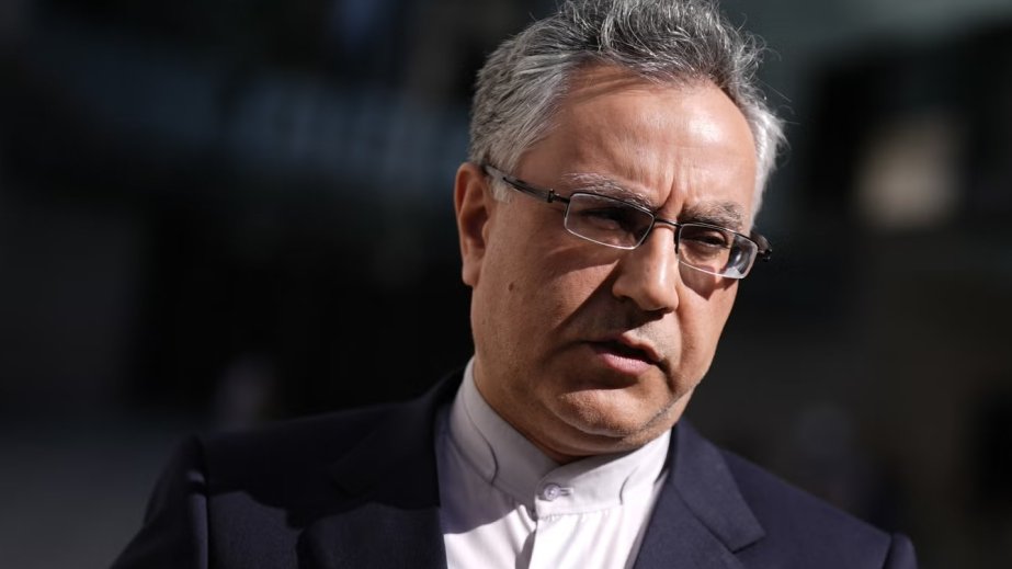 İran səfiri: Tehran Britaniyaya məxsus hərbi bazaların qanuni hədəf olub-olmamasını nəzərdən keçirir