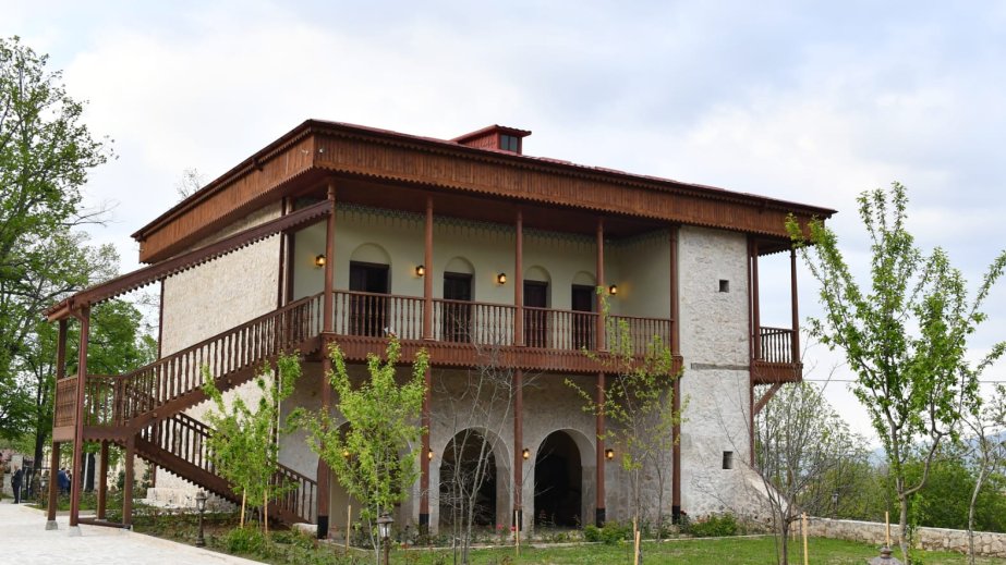 Şuşanın qədim tarixə malik memarlıq abidəsi olan malikanə kompleksləri