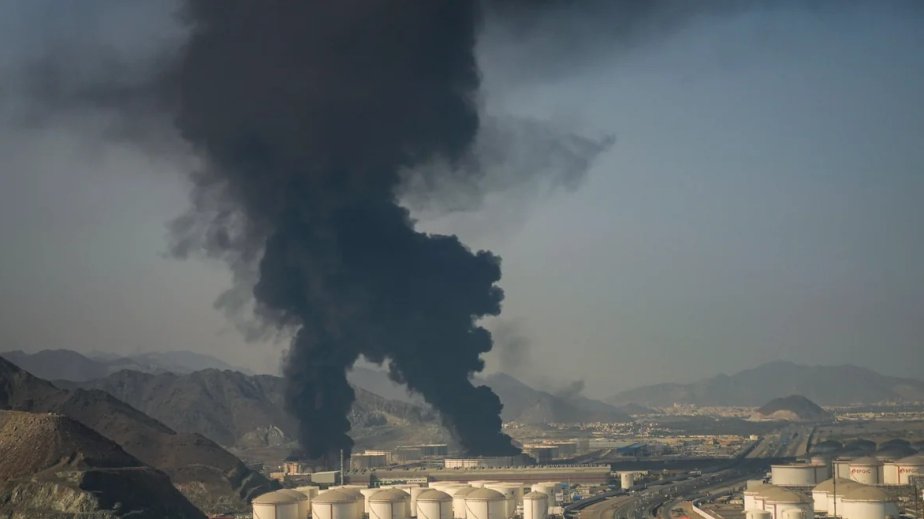 İran Küveytin neft zavoduna dronlarla hücum edib