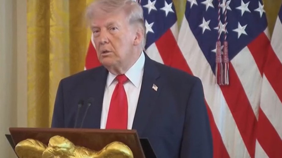 Donald Tramp Kir Starmeri yenidən tənqid edib