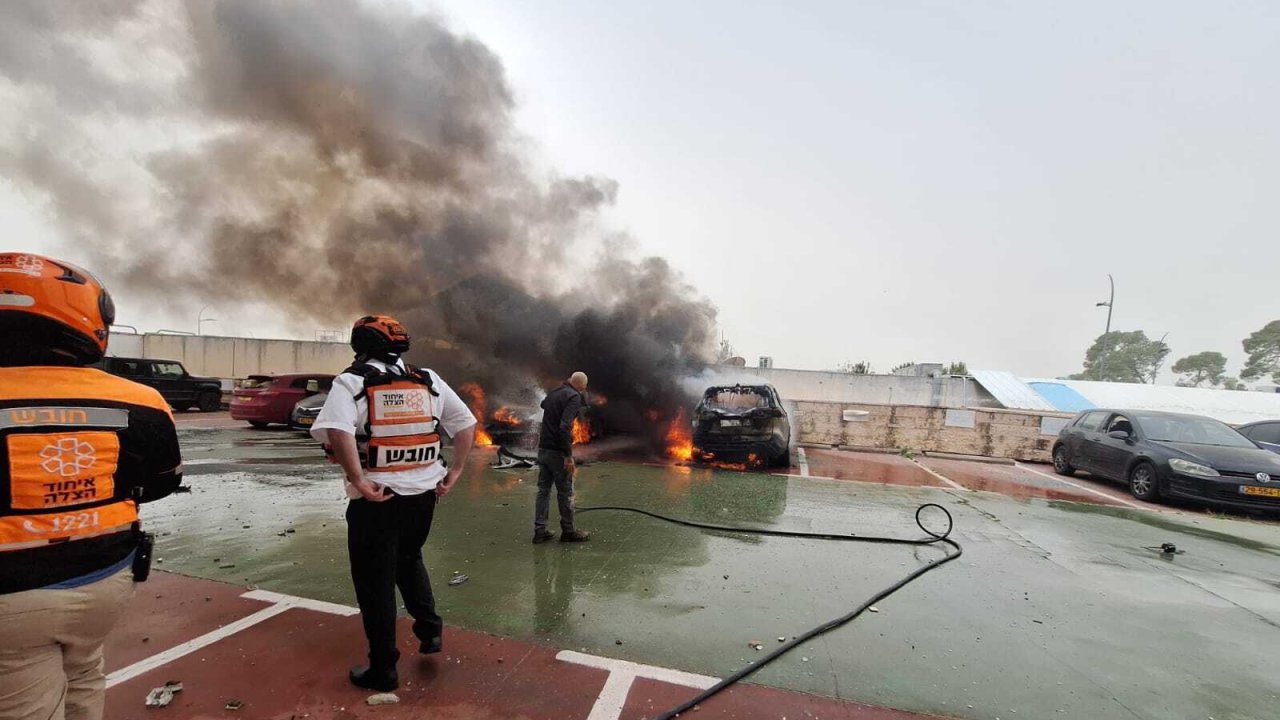 İran İsrailin şimalına kaset başlıqlı raketlər atıb (VİDEO)