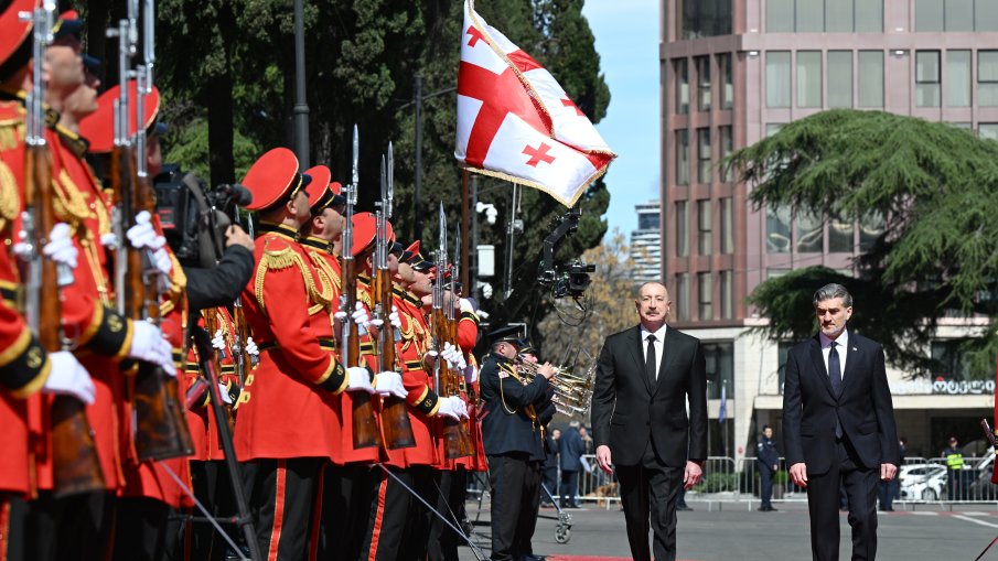 Prezident İlham Əliyevin Tbilisidə rəsmi qarşılanma mərasimi olub