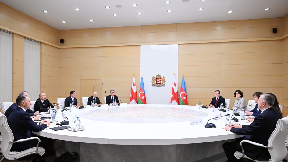 Prezident İlham Əliyevin Gürcüstanın Baş naziri İrakli Kobaxidze ilə geniş tərkibdə görüşü olub