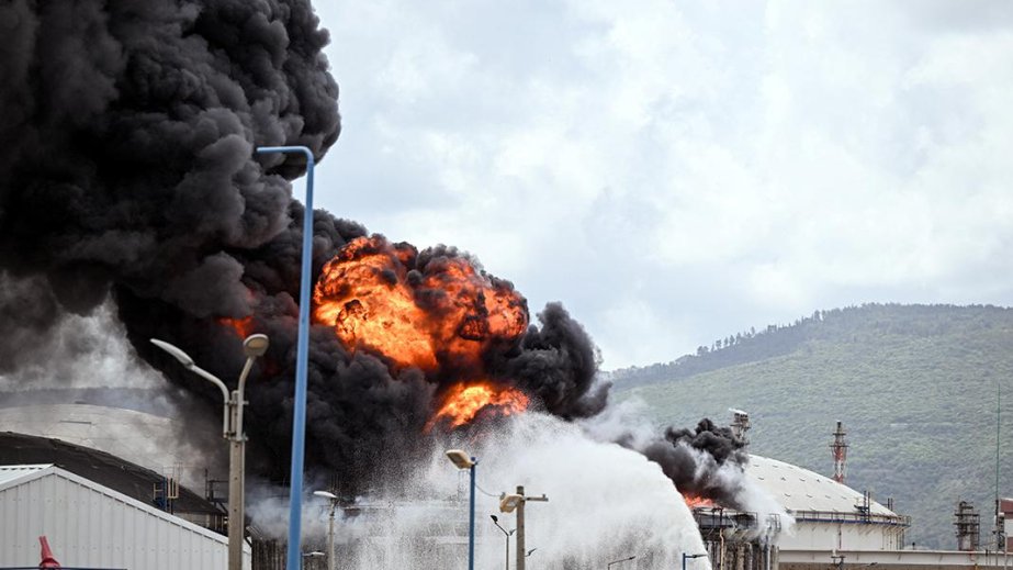 İsfahanda neft anbarı bombalanıb