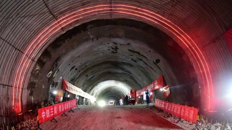 Çində dünya rekordu: 113 metr dərinlikdə sualtı dəmir yolu tuneli