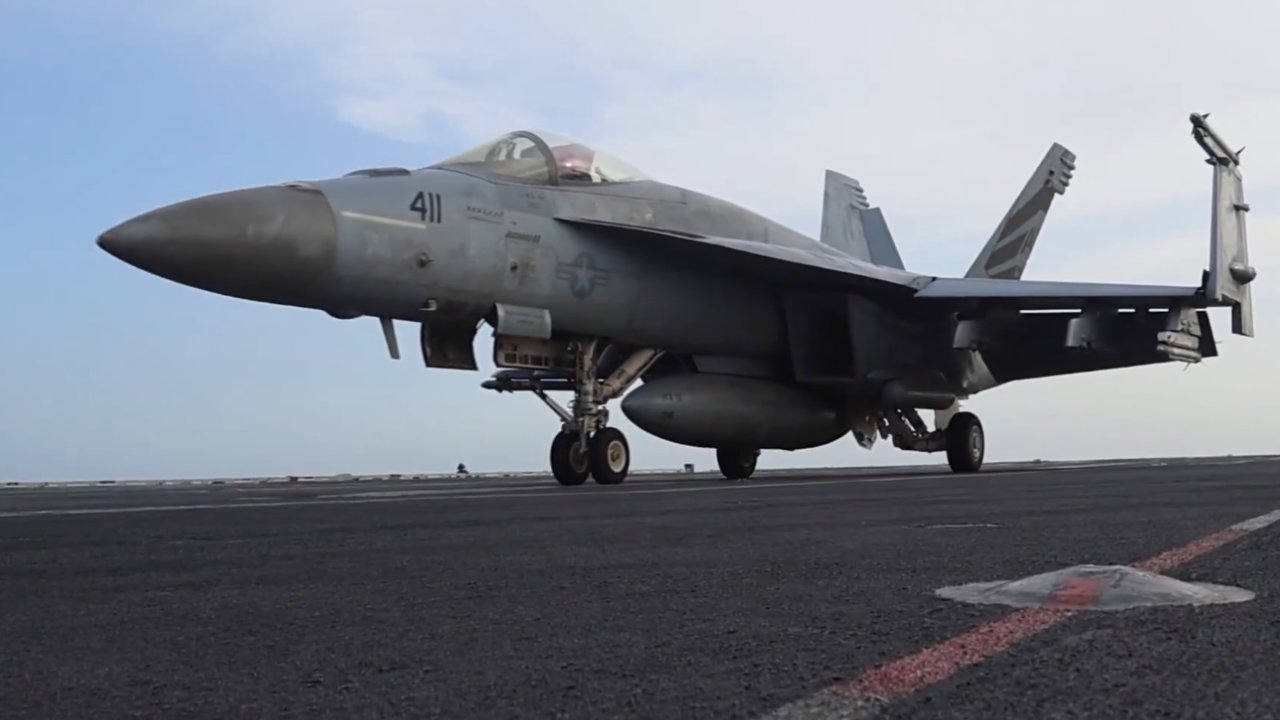 ABŞ İranın Xarq adasını bombalayıb