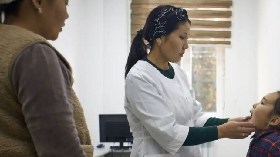 BMT-nin tədqiqatı: Qadınlar kişilərdən daha çox, amma qeyri-sağlam yaşayırlar