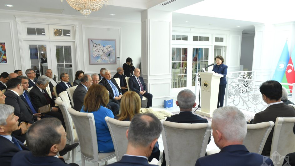 Türk Mədəniyyəti və İrsi Fondunda kitab təqdimatı - Türk dünyasının diplomatiya inciləri