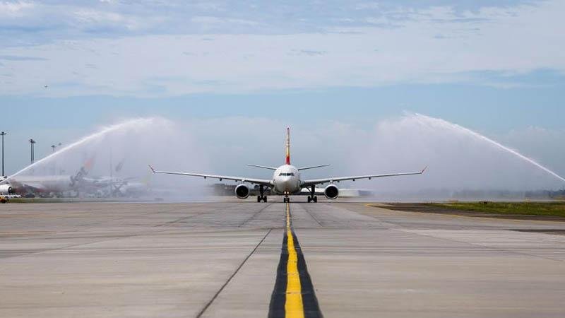 Bahreyn 40 günün ardından hava sahasını uçuşlara açtı