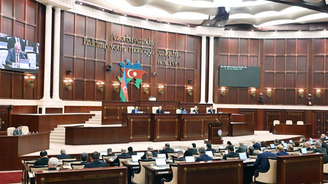 Azərbaycan parlamenti 11 məsələnin müzakirəsinə başlayıb