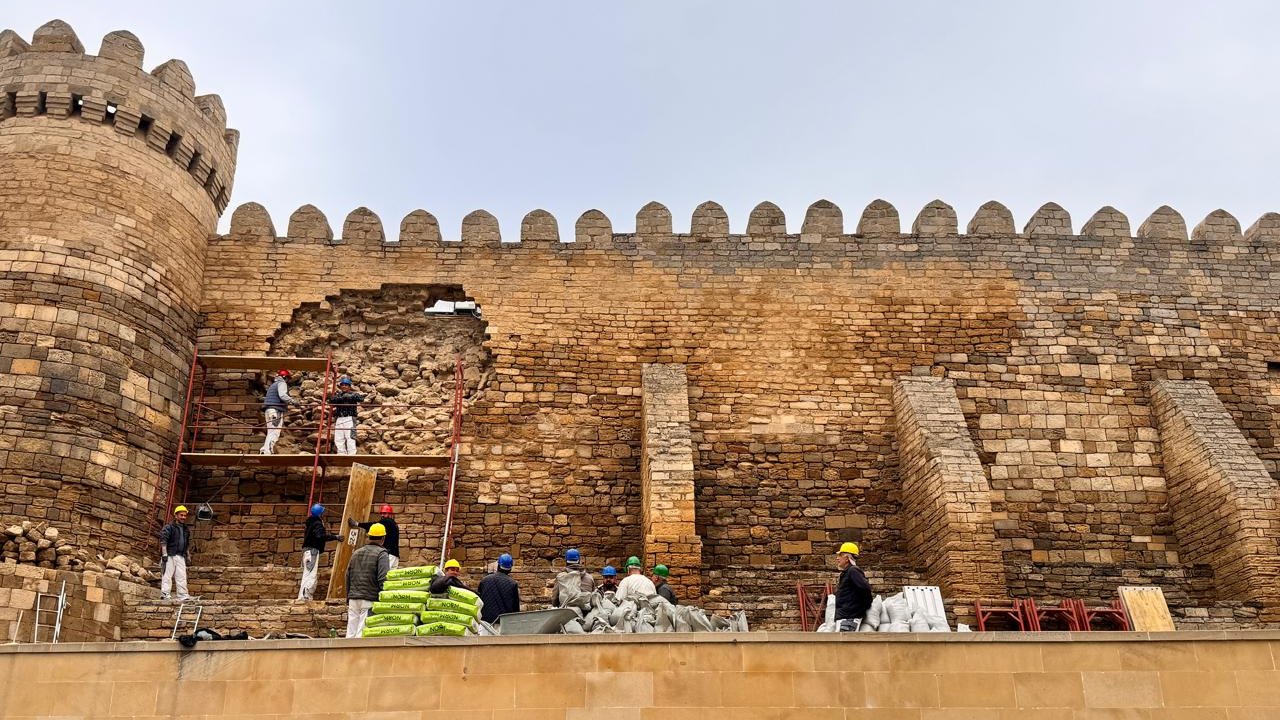 İçərişəhərdə qala divarının qismən dağılmasının səbəbi açıqlanıb