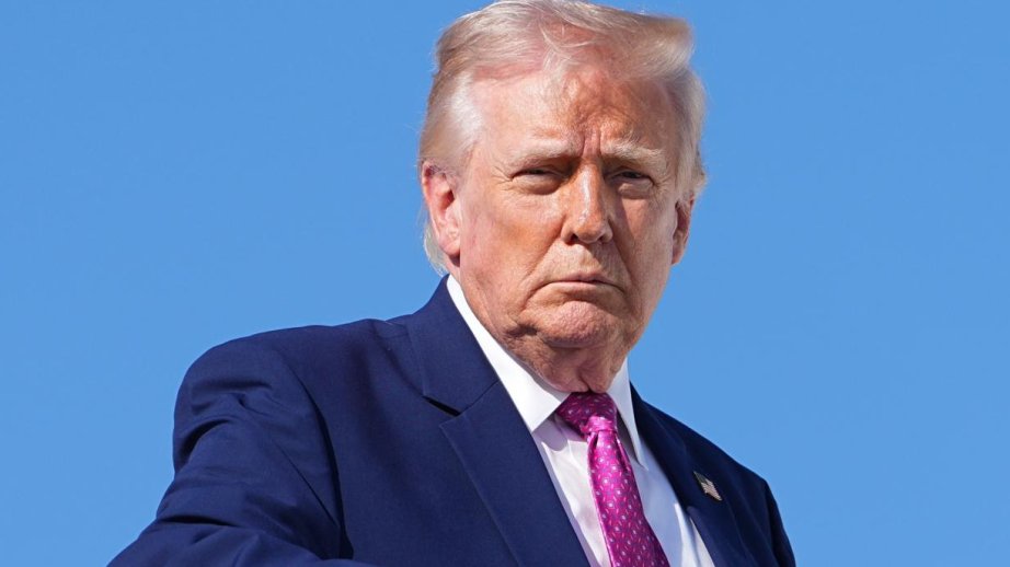 Tramp: Hörmüz boğazı tezliklə gəmiçilik üçün açılacaq