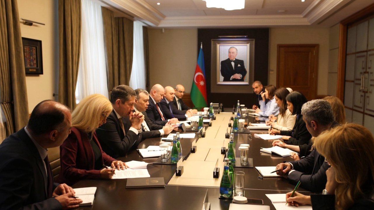 Azərbaycan AİB ilə birgə layihələr və yeni təşəbbüsləri müzakirə edib