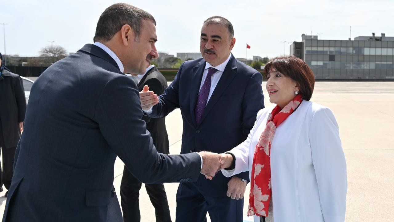 Sahibə Qafarova Türkiyəyə gedib