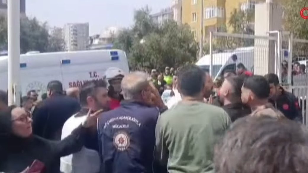 Türkiyənin daha bir məktəbində silahlı insident: 4 ölü, 20 yaralı