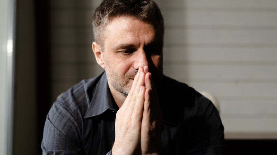 Türkiyəli professor dua etməyin orqanizm üçün faydalarını açıqlayıb