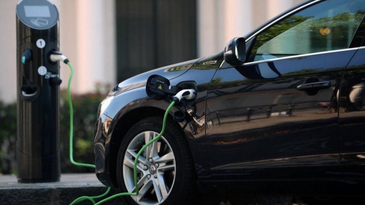 Azərbaycana gətirilən elektromobillərin sayı məlum oldu
