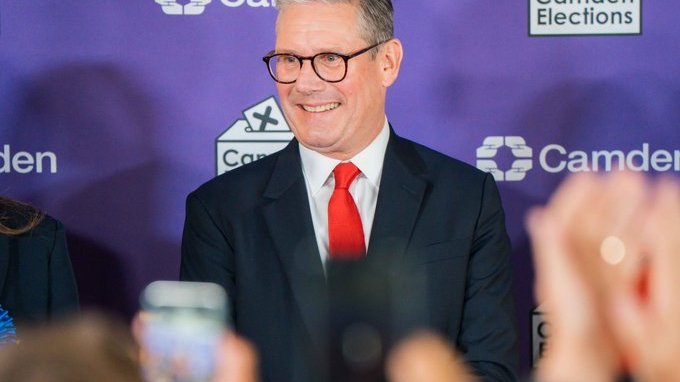 Starmer sosial şəbəkə şirkətlərinə uşaqlarla bağlı çağırış edib