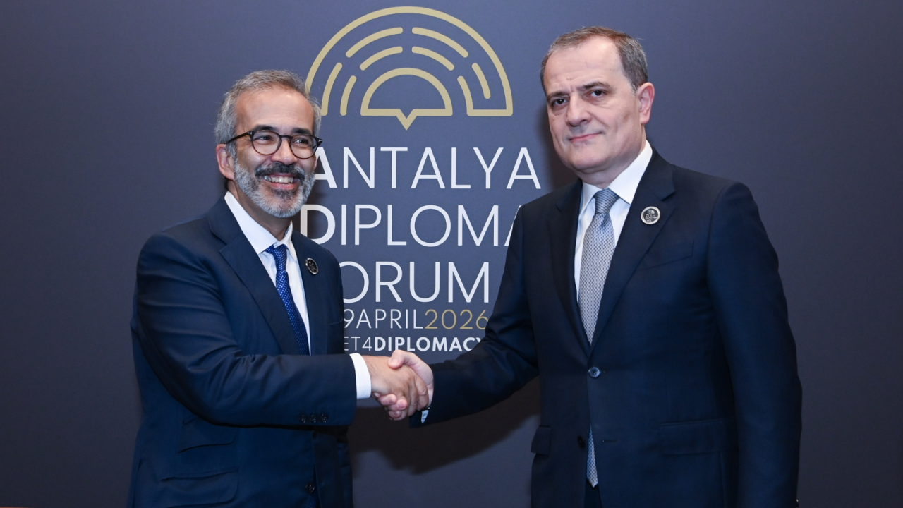 Ceyhun Bayramov Antalyada portuqaliyalı həmkarı ilə görüşdü