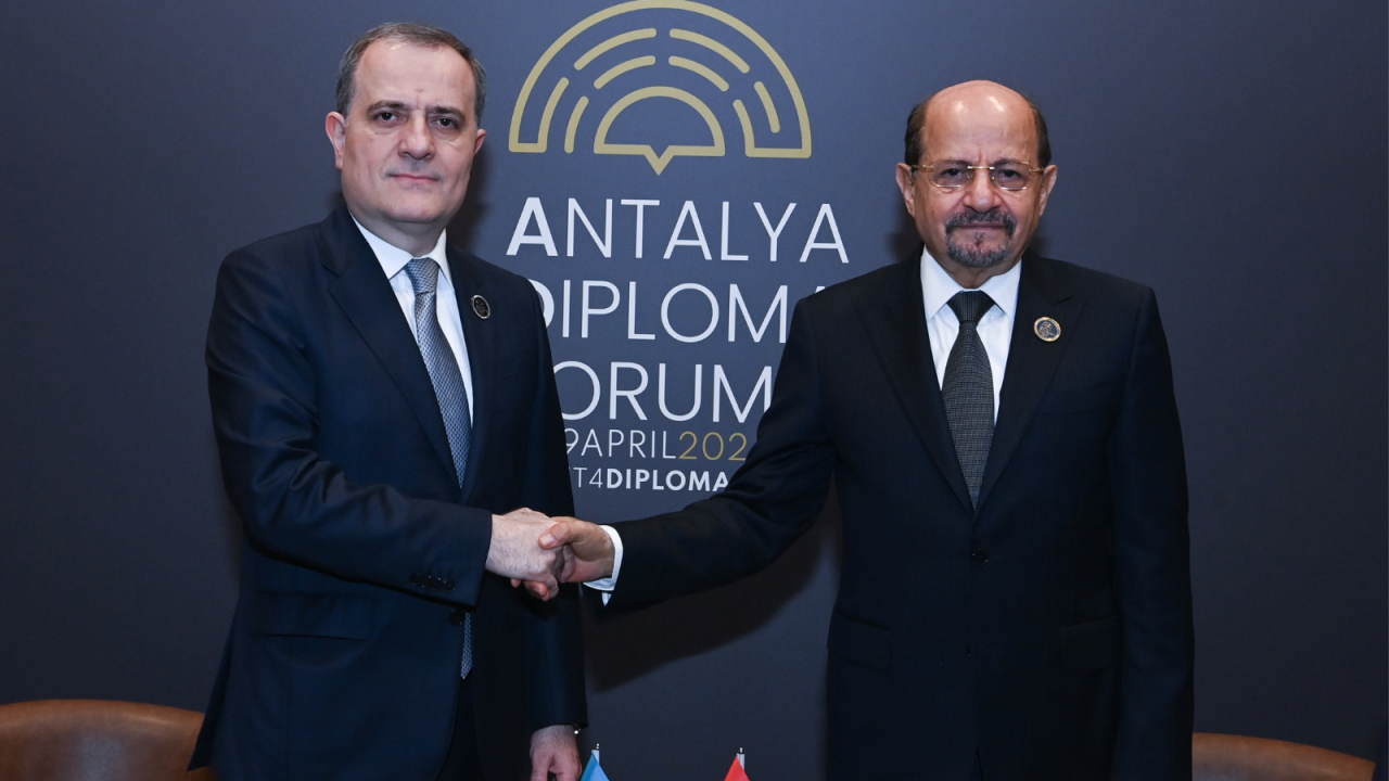 Ceyhun Bayramov Antalyada yəmənli həmkarı ilə görüşdü