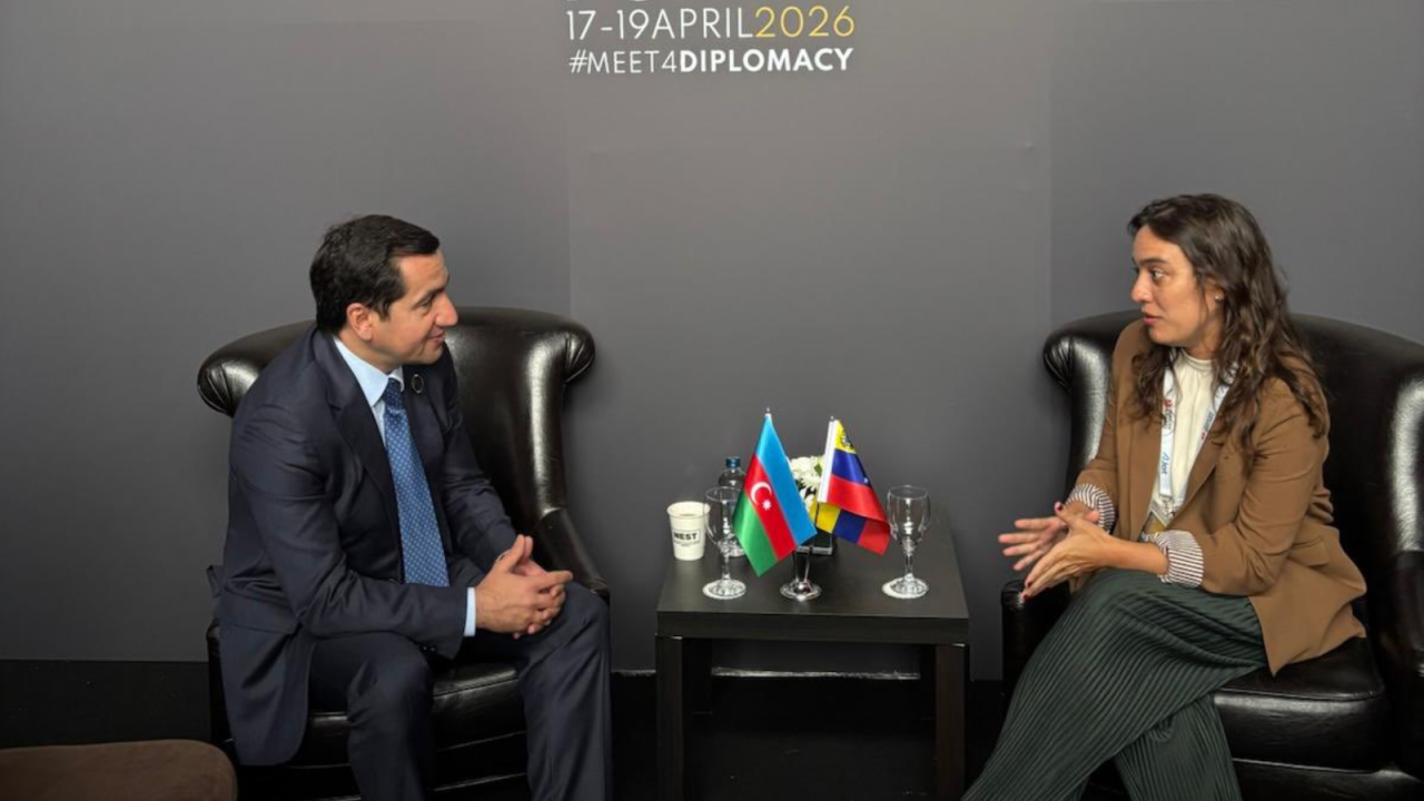 Hikmət Hacıyev venesuelalı nazir müavini ilə görüşdü