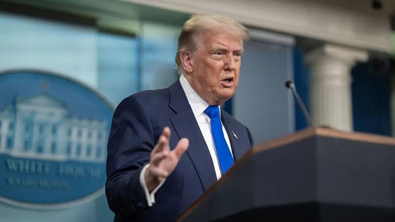 Trump: Ablukayı aşmaya çalışan İran gemisini vurarak ele geçirdik