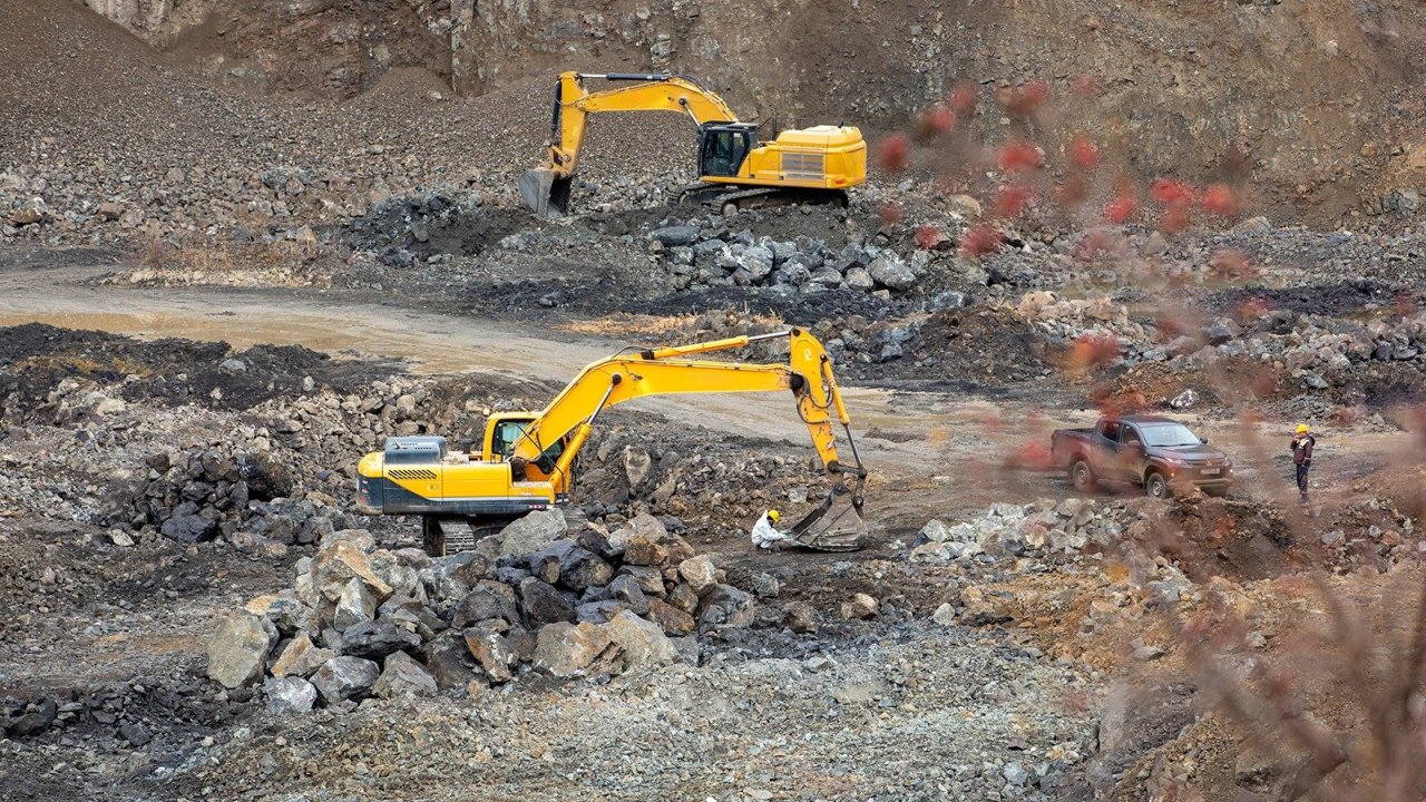 Azərbaycanda bəzi qeyri-filiz faydalı qazıntı yataqları "AzerGold"a verilib - FƏRMAN