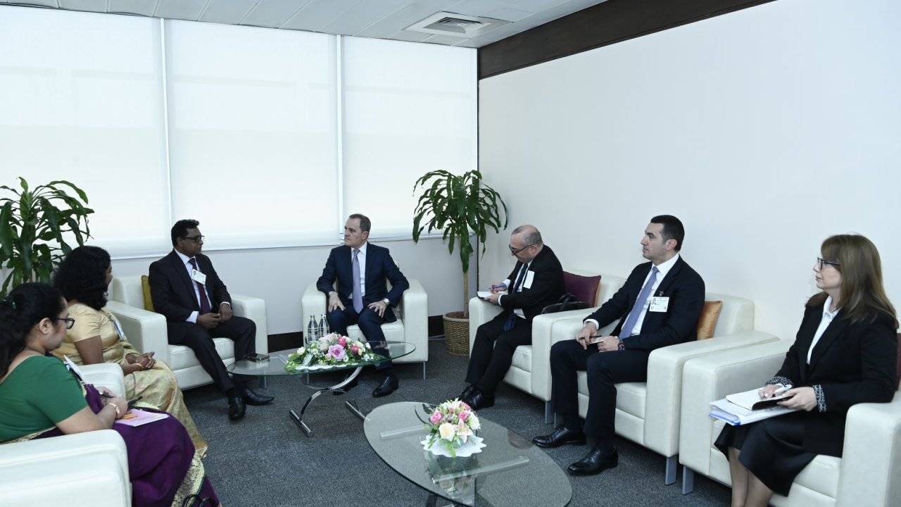 Azerbaijani FM discusses cooperation issues with Sri Lankan minister in Bangkok