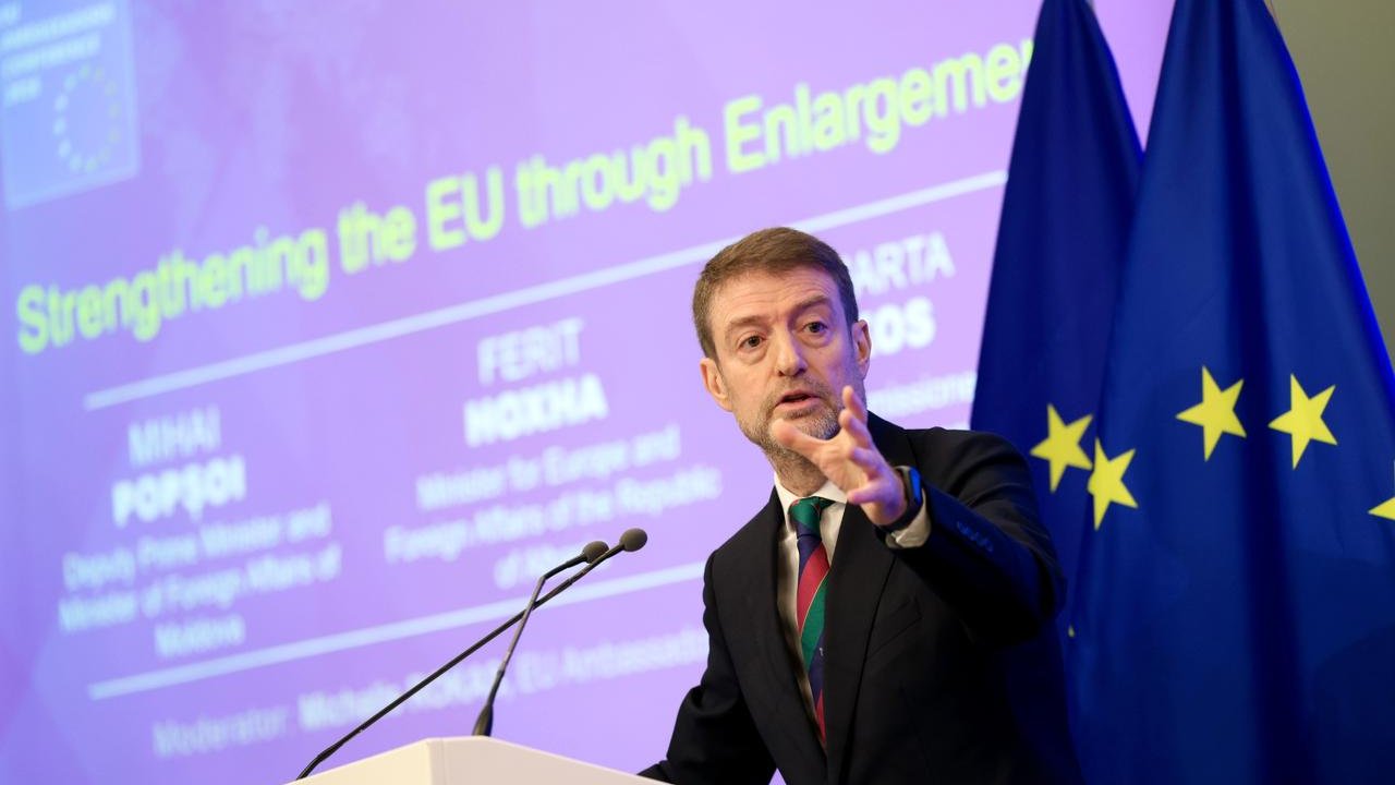 Azərbaycan–Ermənistan sülhü Cənubi Qafqazda proqnozlaşdırıla bilənliyi artıracaq - Albaniya XİN rəhbəri (ÖZƏL)