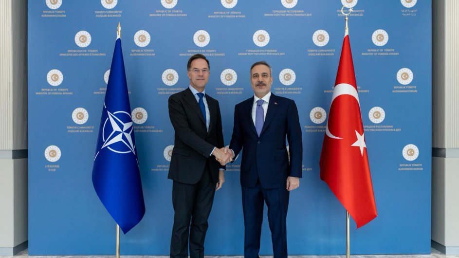 Turkish Foreign Minister meets NATO chief