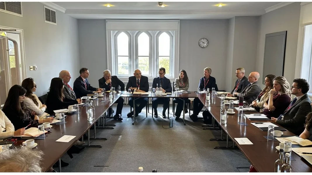 Elçin Əmirbəyov Böyük Britaniyada görüşlər keçirib