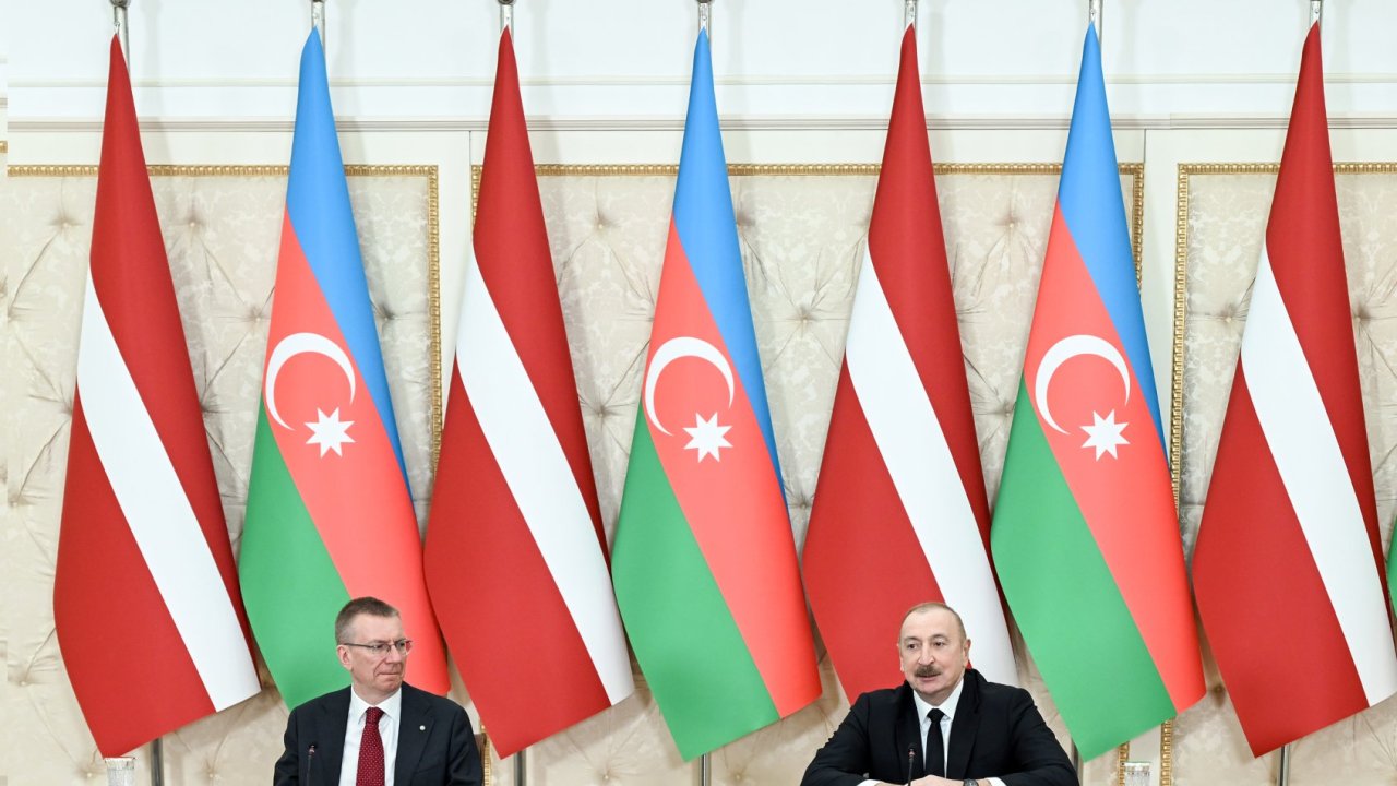 Prezident İlham Əliyev: Azərbaycan-Ermənistan nümayəndələrinin qarşılıqlı səfərləri normal mühitin bərqərar edilməsinə töhfə verir