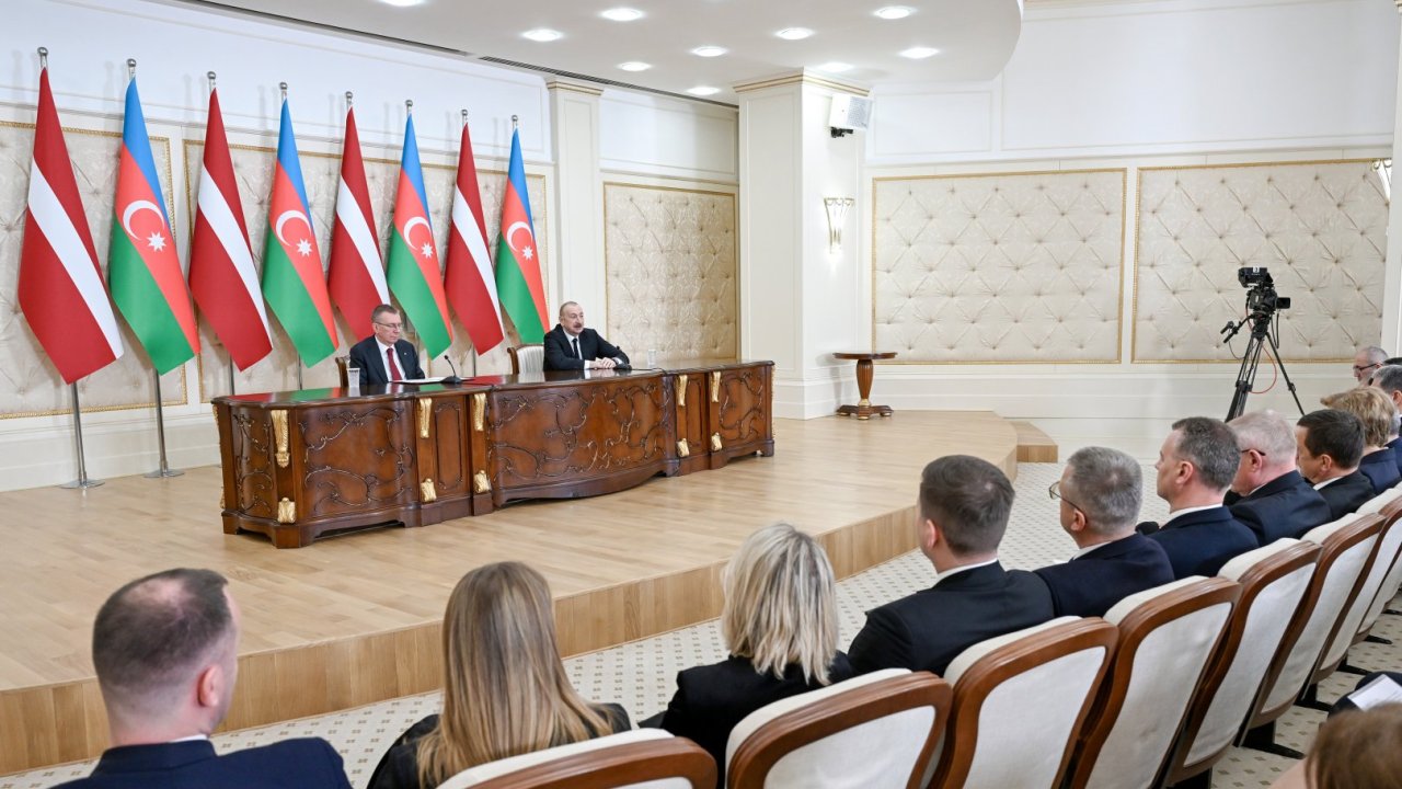 Prezident İlham Əliyev və Latviya Prezidenti Edqars Rinkeviçs mətbuata bəyanatlarla çıxış ediblər