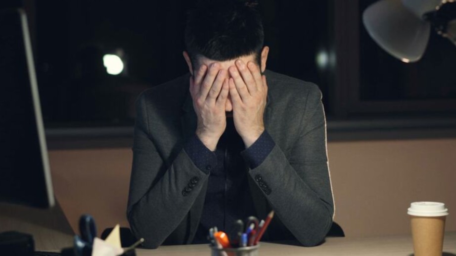 Long hours, stress and harassment are causing hundreds of thousands of early deaths, says UN labour agency