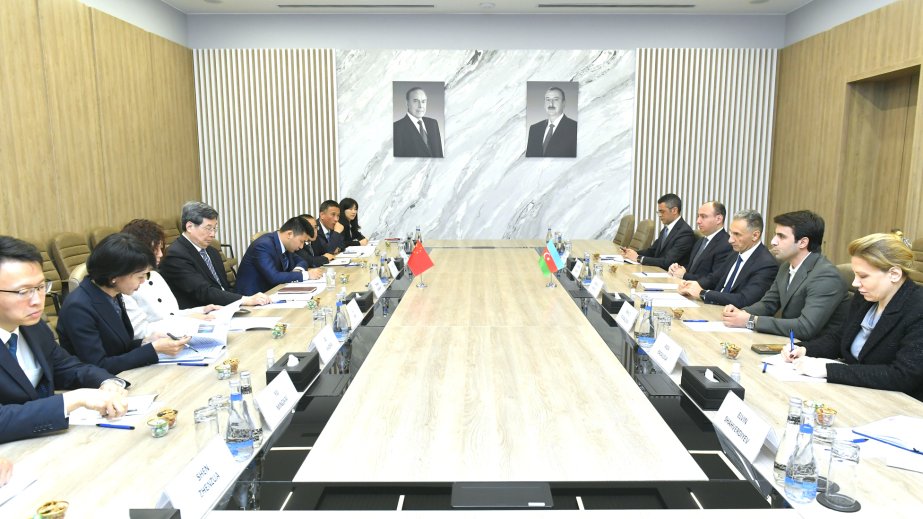 Azerbaijan, China review cooperation in logistics and technology