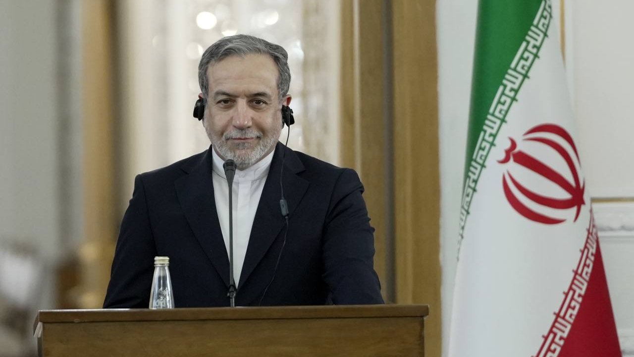 Əraqçi danışıqlar üçün Pakistana yollanır