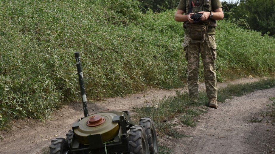 “The Independent”: Ukrayna ordusu döyüşdə yerüstü robotlardan istifadəni genişləndirir