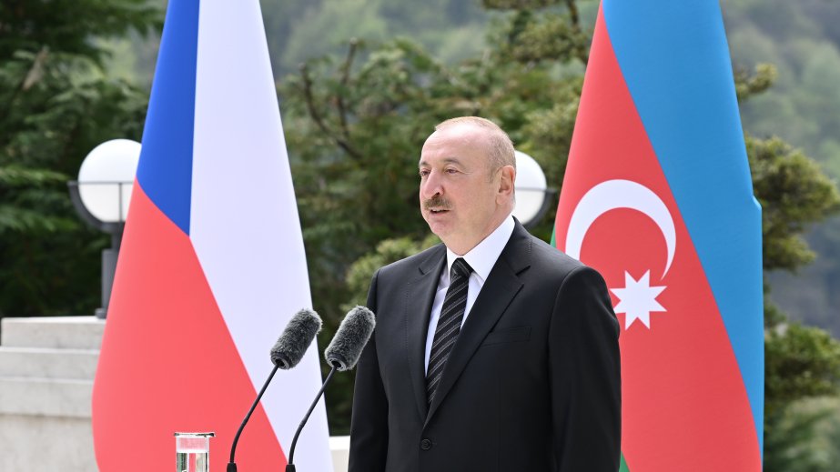 Prezident İlham Əliyev: Çexiyaya qonşu olan ölkələrə Azərbaycan təbii qaz ixrac edir