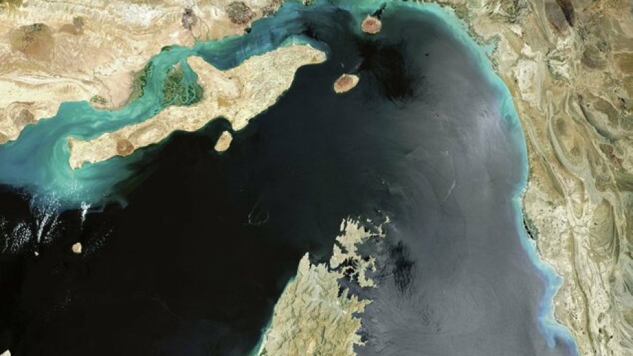 Japan-owned oil tanker passes thorough Strait of Hormuz