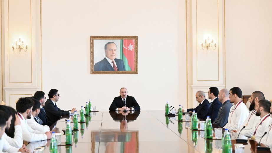 Prezident İlham Əliyev Avropa çempionatında komanda hesabında çempion olan güləşçiləri qəbul edib