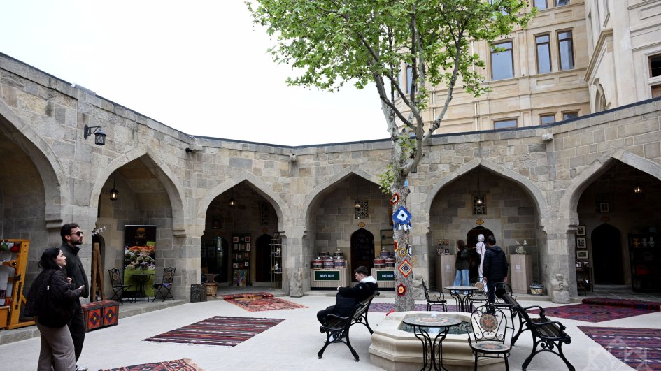 Buxara karvansarası - sənət mərkəzinə çevrilən tarixi abidə