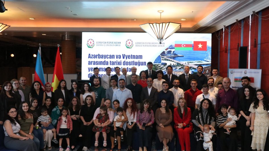 Vietnam’s Hanoi hosts meeting with Azerbaijani compatriots