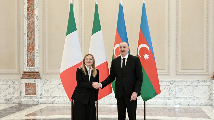 Prezident İlham Əliyevin İtaliya Nazirlər Şurasının sədri Ciorcia Meloni ilə təkbətək görüşü keçirilir
