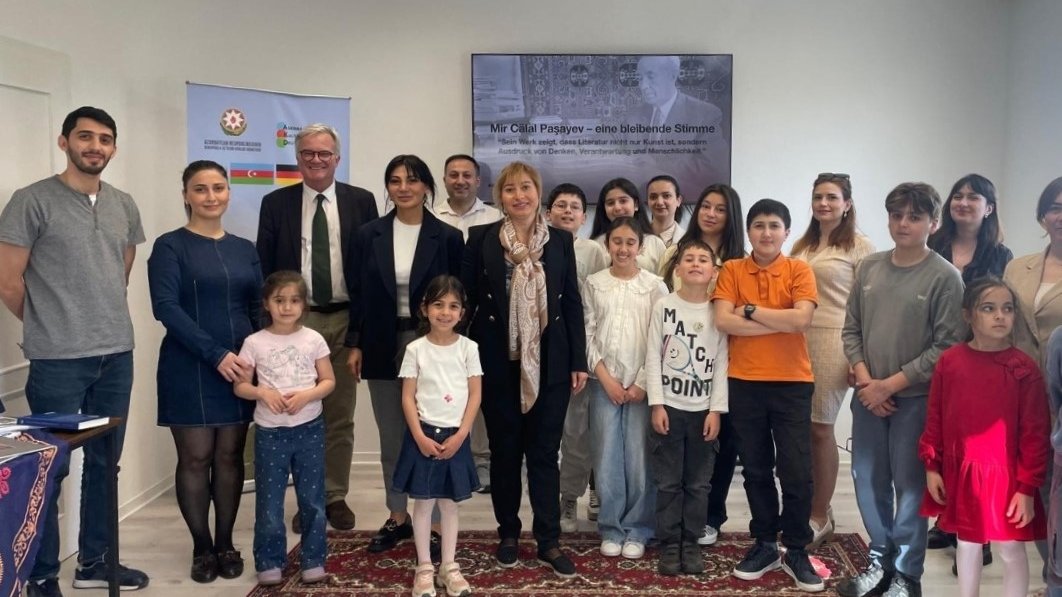 Ştutqart Azərbaycan Evində Mir Cəlal Paşayevin xatirəsi anılıb