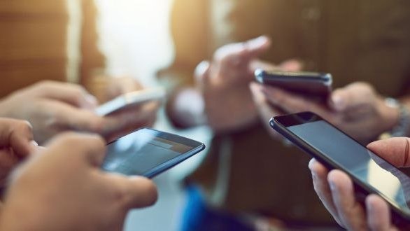 Azərbaycanda ən çox bazar payına malik smartfon markaları - SİYAHI