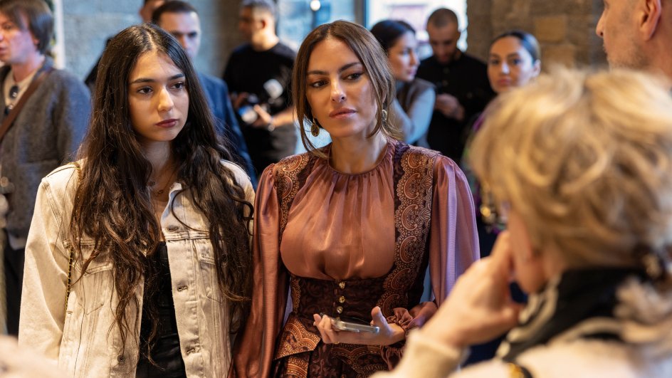 Beynəlxalq Xalça Festivalı çərçivəsində İçərişəhərdə Aida Mahmudovanın sərgisi açılıb