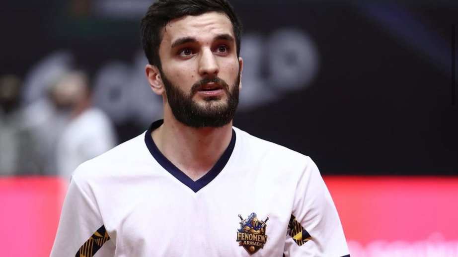 Dünya ulduzları ilə eyni meydanı bölüşən azərbaycanlı futbolçu: Mənim üçün maraqlı təcrübə oldu