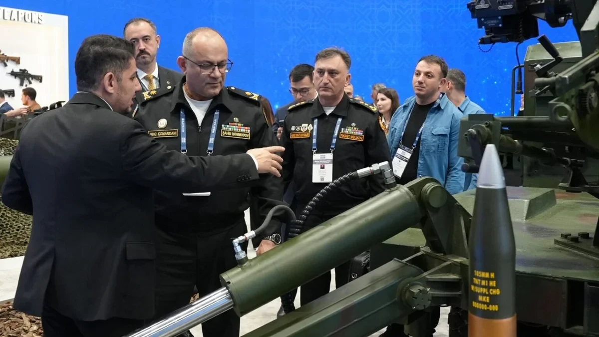 Shahin Mammadov views Turkish kamikaze naval drone at SAHA 2026