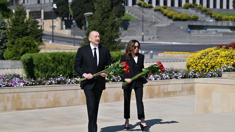 Faşizm üzərində Qələbə uğrunda mübarizədə həlak olan Azərbaycan övladlarının xatirəsi ehtiramla anılıb